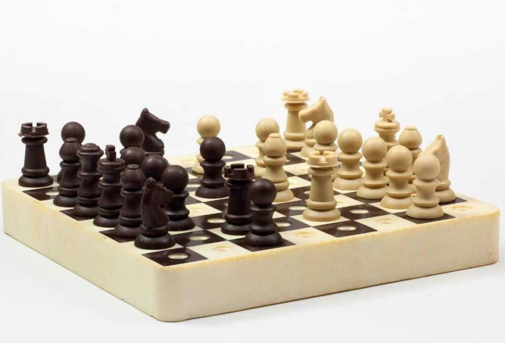 Magnetic Chess board and pieces